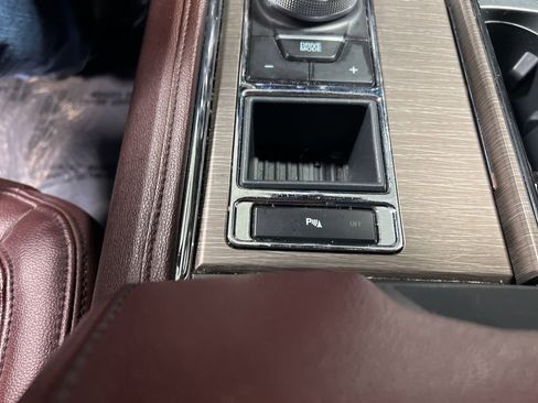 Used 2024 Ford Expedition Limited image 38