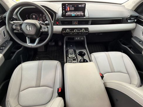 Used 2025 Honda Pilot Touring image 15