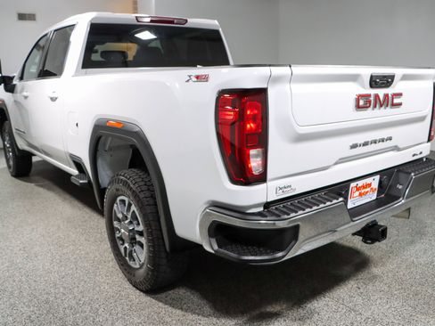 Used 2024 GMC Sierra 2500 SLE w/ SLE Convenience Package AWD/4WD image 9