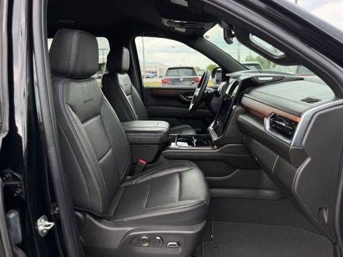 Used 2025 GMC Yukon XL Denali AWD/4WD image 14