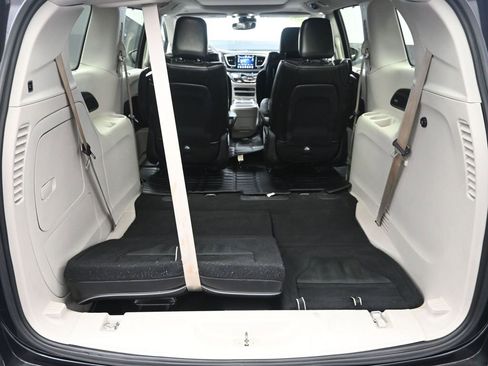 Used 2018 Chrysler Pacifica Limited w/ Advanced Safetytec Group image 35