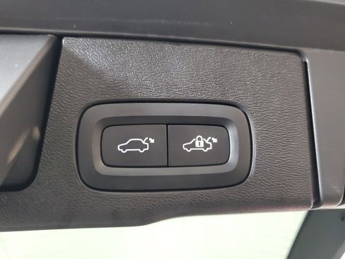 Certified 2023 Volvo XC60 B5 Plus w/ Protection Package Premier image 12