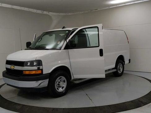 Used 2021 Chevrolet Express 2500 w/ Driver Convenience Package RWD image 15