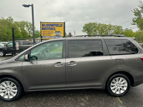 Used 2015 Toyota Sienna XLE AWD/4WD image 8