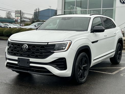Certified 2025 Volkswagen Atlas Cross Sport SEL R-Line image 3