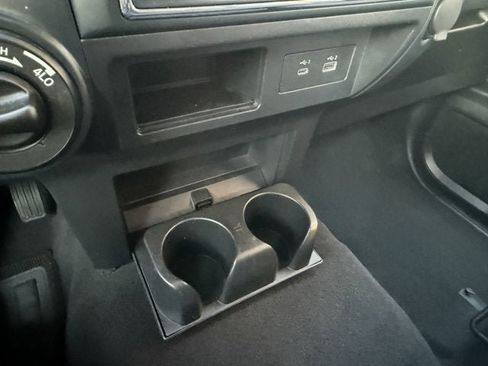 Used 2022 Nissan Titan SV image 28