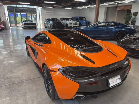 Used 2018 McLaren 570S image 8