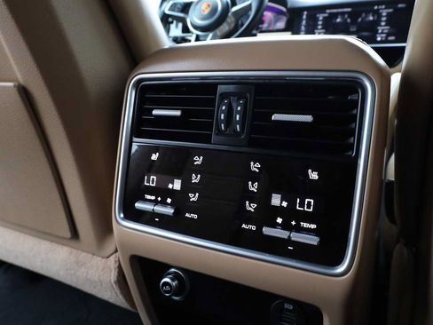 Used 2019 Porsche Cayenne AWD/4WD image 28