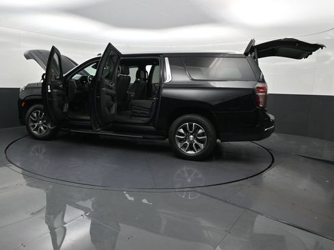 Used 2023 Chevrolet Suburban LT RWD image 35