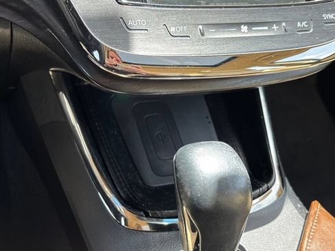 Used 2016 Toyota Avalon Limited w/ Toyota Safety Sense Package FWD image 14