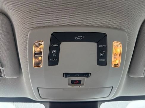 Used 2026 Toyota Sienna LE FWD image 33