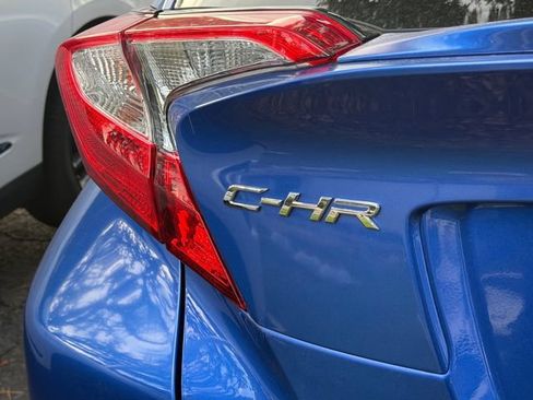 Used 2019 Toyota C-HR Limited FWD image 11