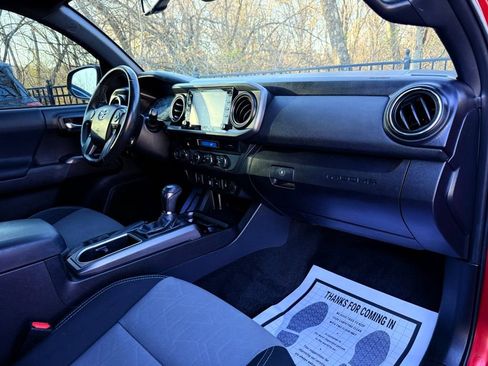 Used 2021 Toyota Tacoma TRD Off-Road image 36
