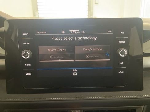 Certified 2025 Volkswagen Taos SE image 16