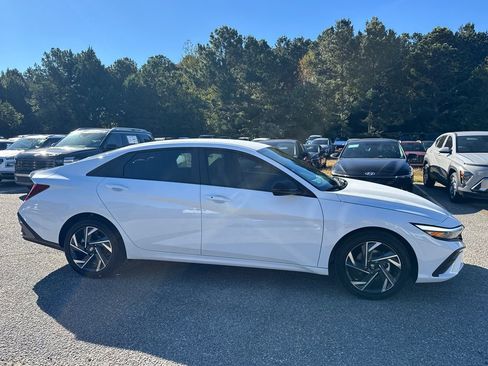 New 2025 Hyundai Elantra Sport image 6