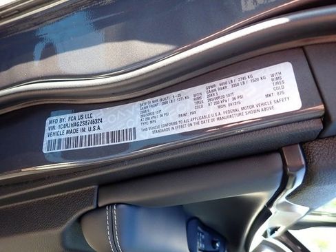 New 2025 Jeep Grand Cherokee Altitude image 19