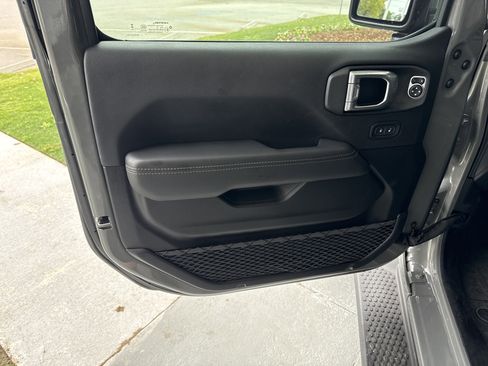 Used 2023 Jeep Wrangler Unlimited Sahara image 13