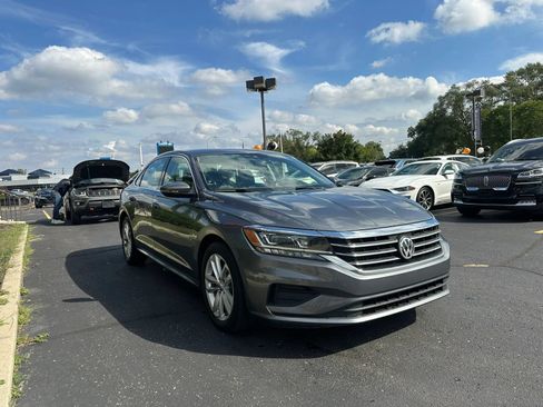 Used 2020 Volkswagen Passat 2.0T SE FWD image 3