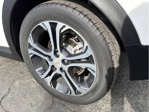Used 2019 Chevrolet Bolt Premier w/ Infotainment Package FWD image 34