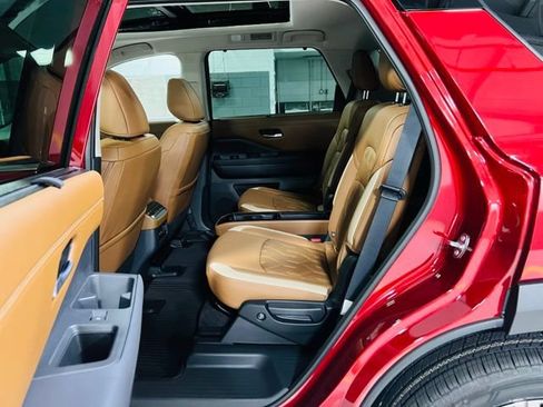 New 2026 Nissan Pathfinder Platinum FWD image 28