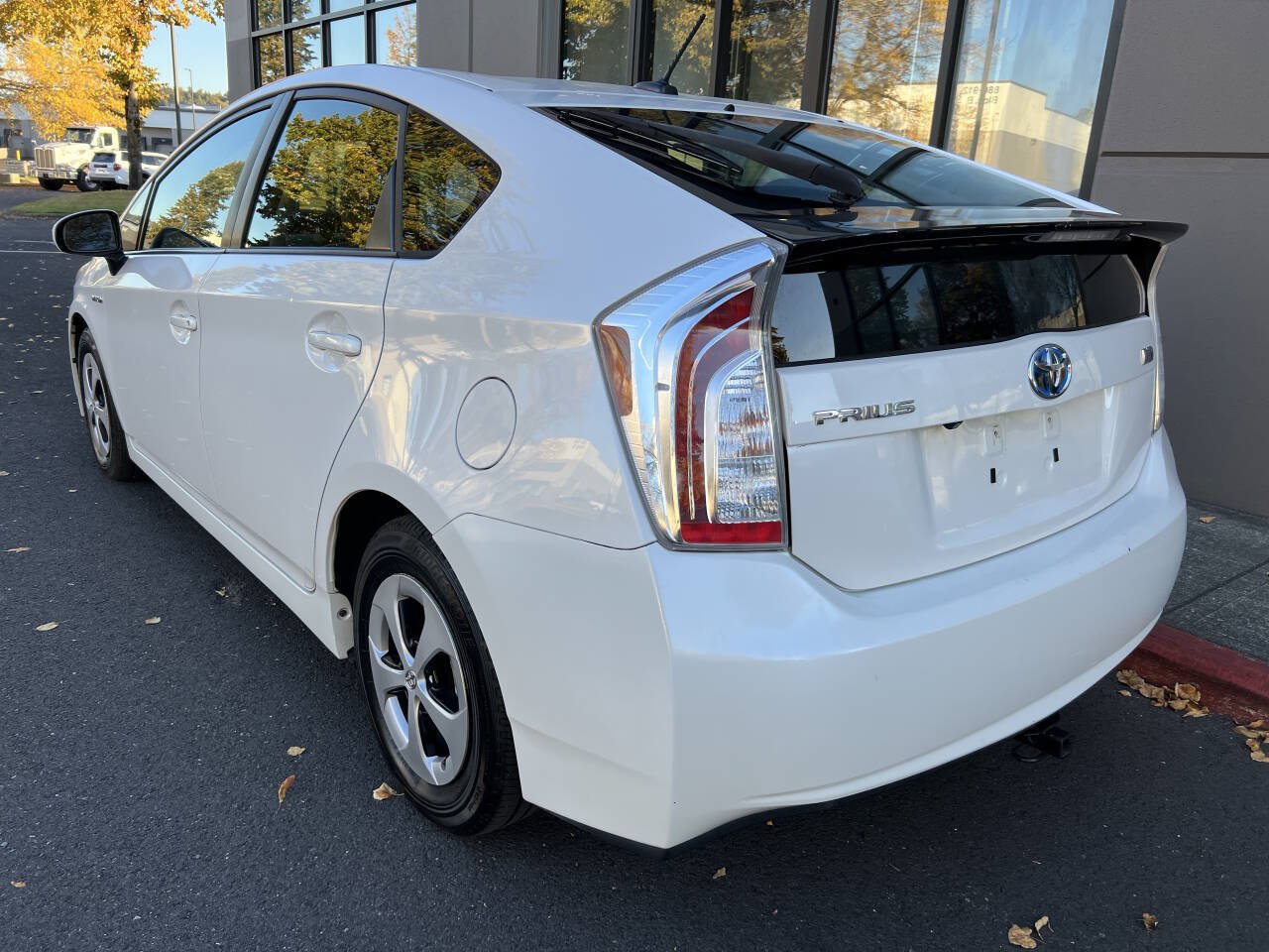 Used 2012 Toyota Prius Four w/ Preferred Accessory Pkg FWD image 5