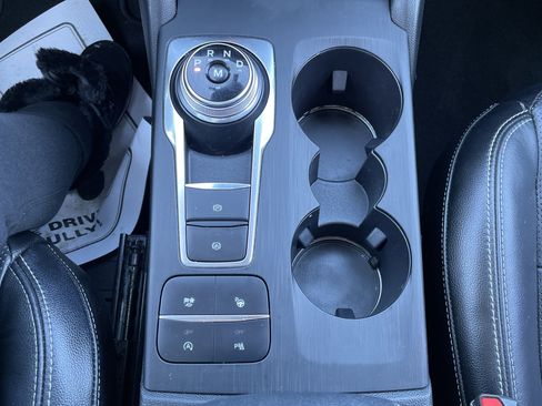 Used 2020 Ford Escape Titanium image 30