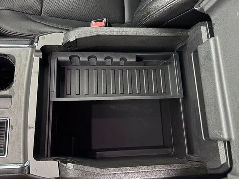 Used 2018 Ford Expedition XLT w/ Equipment Group 202A RWD image 41