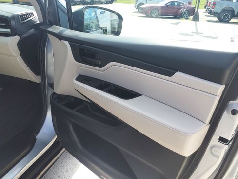 Used 2025 Honda Odyssey EX-L image 8