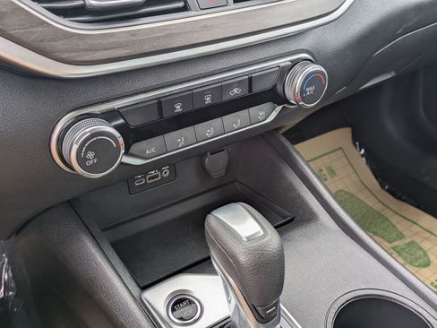 Used 2025 Nissan Altima 2.5 SV image 24