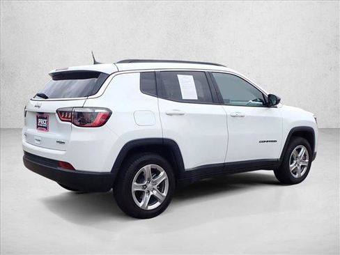 Used 2024 Jeep Compass Latitude AWD/4WD image 4