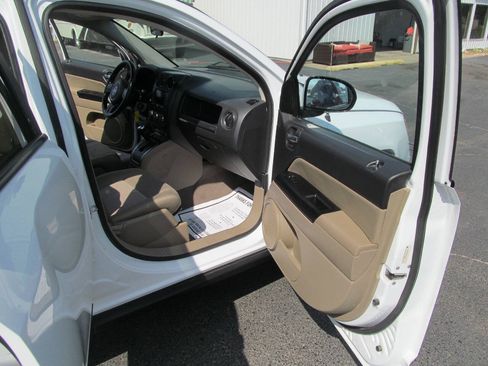 Used 2012 Jeep Compass Latitude w/ Sun/Sound Group AWD/4WD image 21