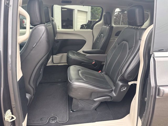 Used 2020 Chrysler Pacifica Limited FWD image 21