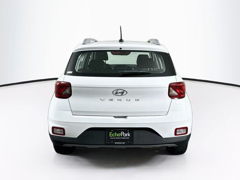 Used 2025 Hyundai Venue SEL FWD image 7