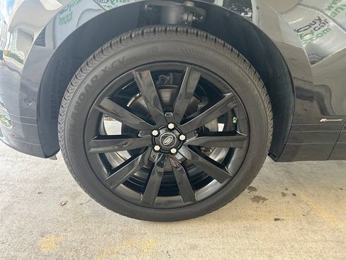 Used 2019 Land Rover Range Rover Velar R-Dynamic SE AWD/4WD image 16