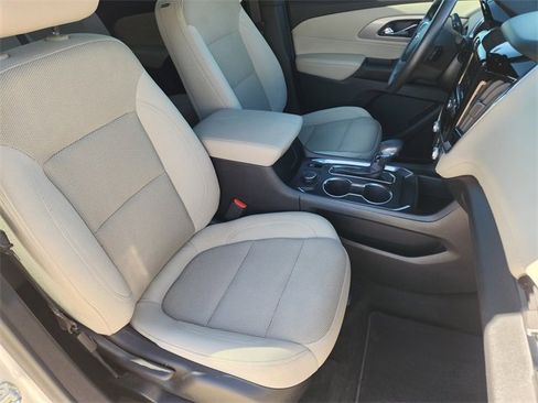 Used 2022 Chevrolet Traverse LS image 14