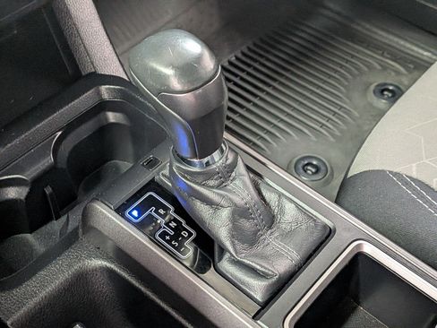 Used 2022 Toyota Tacoma TRD Off-Road AWD/4WD image 26