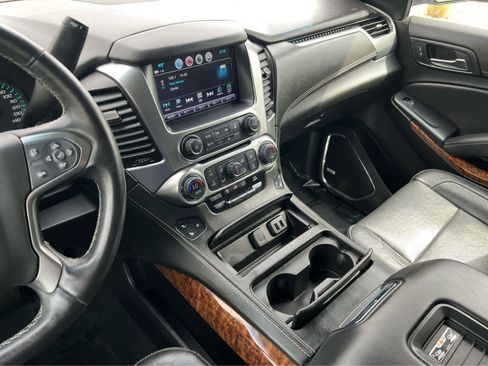 Used 2020 Chevrolet Suburban Premier AWD/4WD image 36