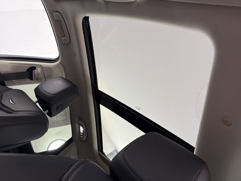 Used 2017 Cadillac XT5 Luxury w/ Driver Awareness Package image 18