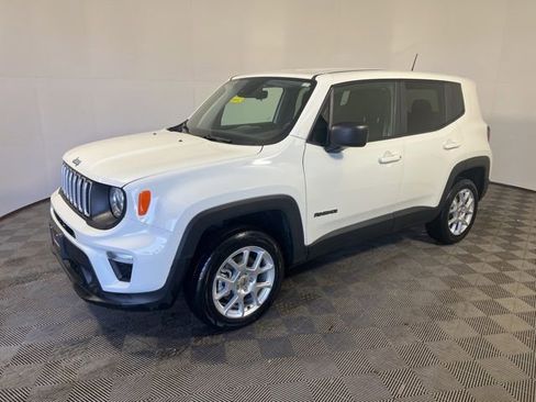 Used 2023 Jeep Renegade Latitude AWD/4WD image 4