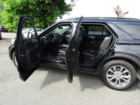 Used 2020 Ford Explorer XLT w/ Equipment Group 202A AWD/4WD image 23