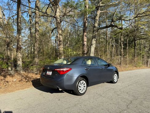 Used 2017 Toyota Corolla LE image 9