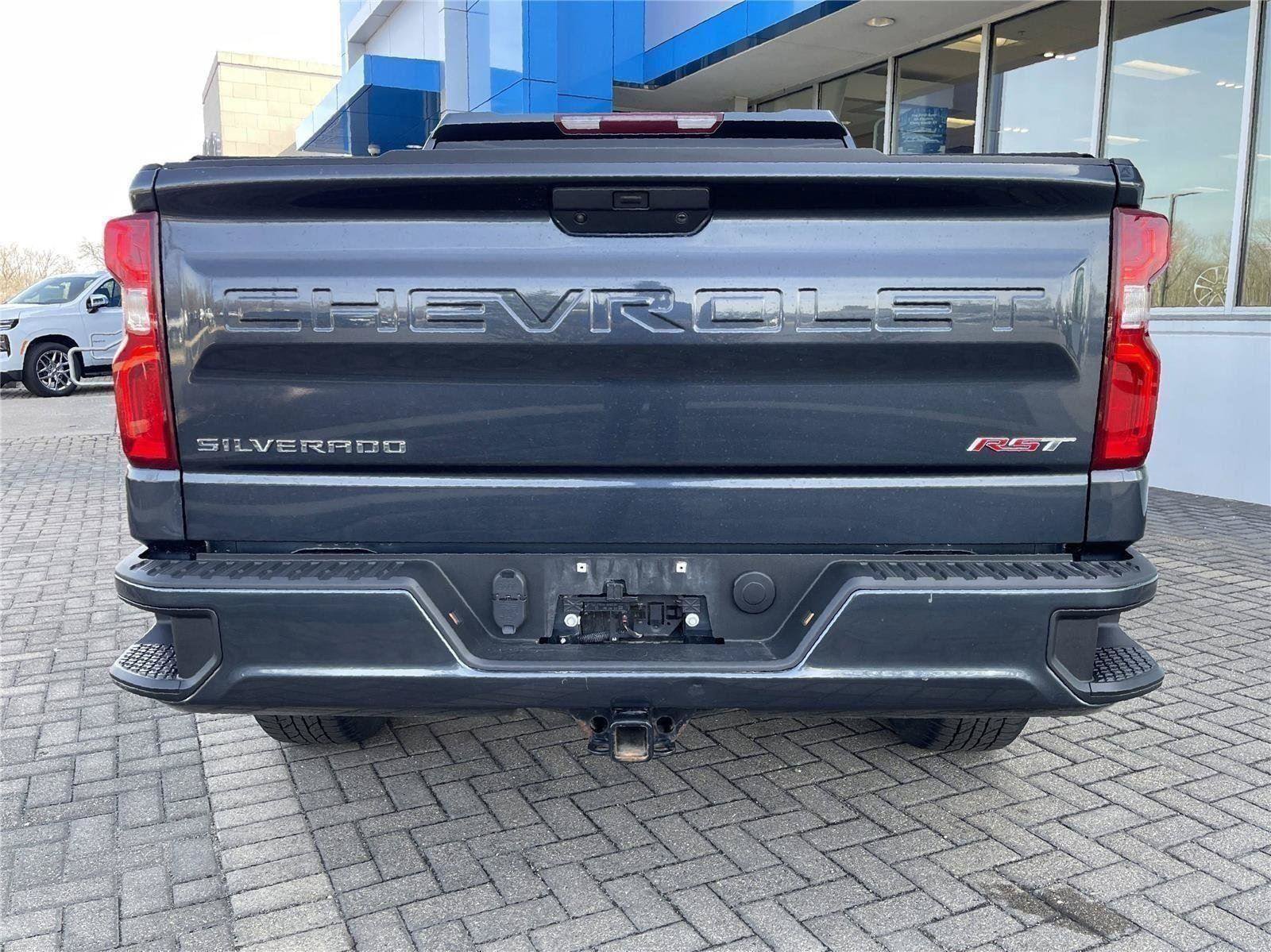 Used 2022 Chevrolet Silverado 1500 RST w/ LPO, Blackout Package AWD/4WD image 4