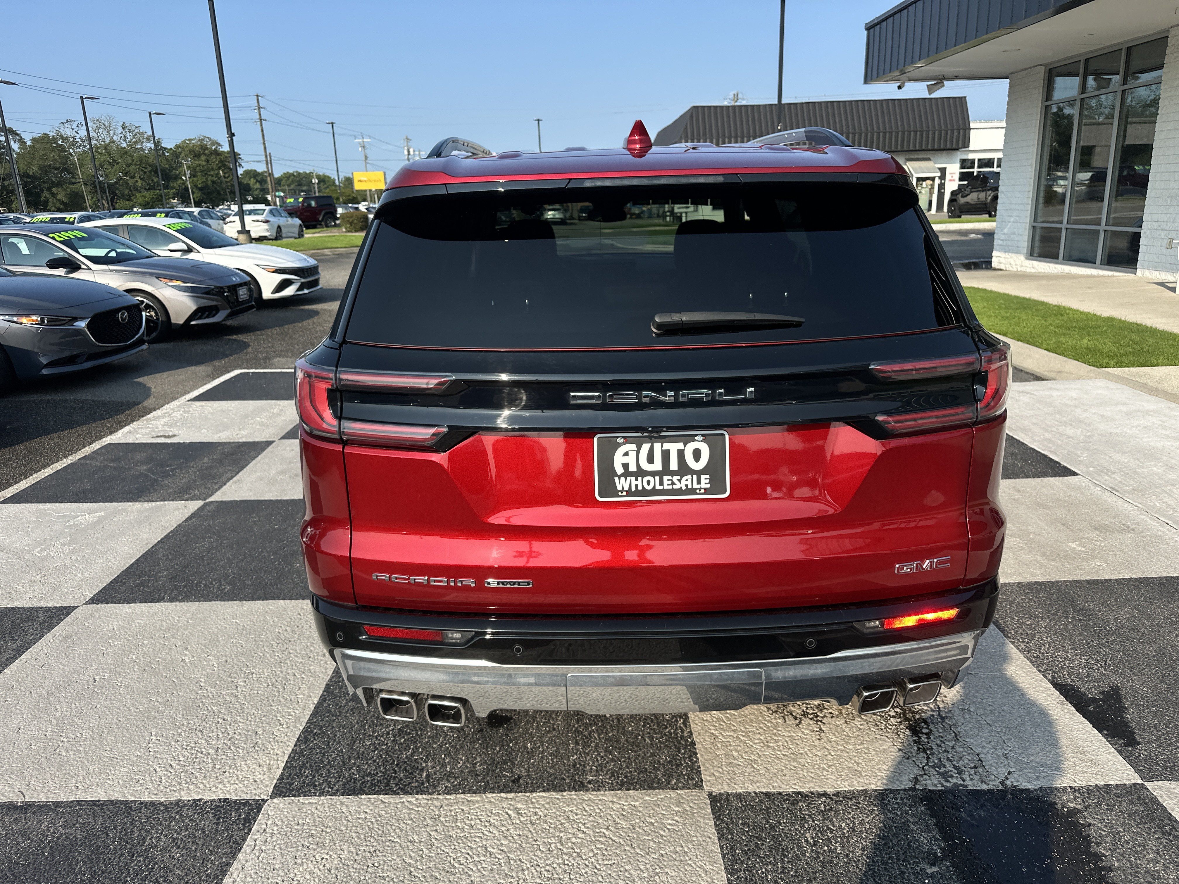 Used 2024 GMC Acadia Denali AWD/4WD image 4