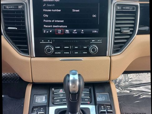 Used 2017 Porsche Macan AWD/4WD image 41
