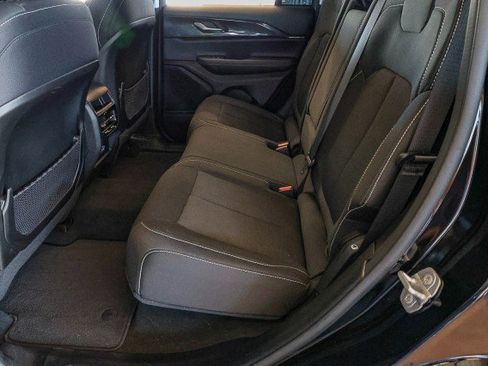 Used 2023 Jeep Grand Cherokee Laredo image 27