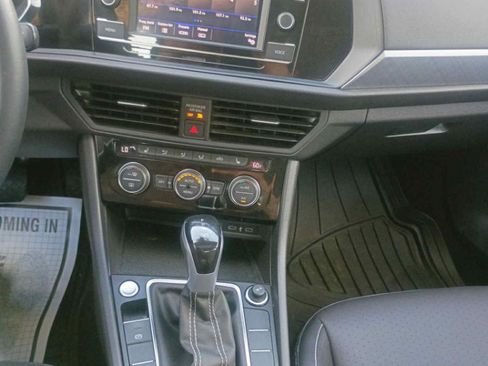 Used 2023 Volkswagen Jetta SE w/ Panoramic Sunroof Package image 15