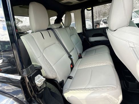 Used 2021 Jeep Wrangler Unlimited Sahara image 31