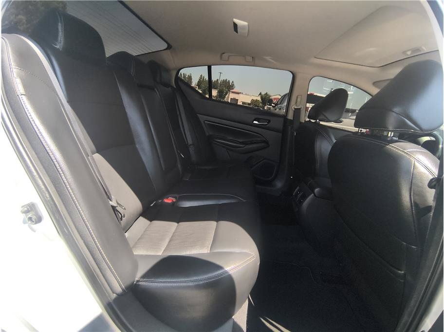 Used 2022 Nissan Altima 2.5 SL FWD image 14