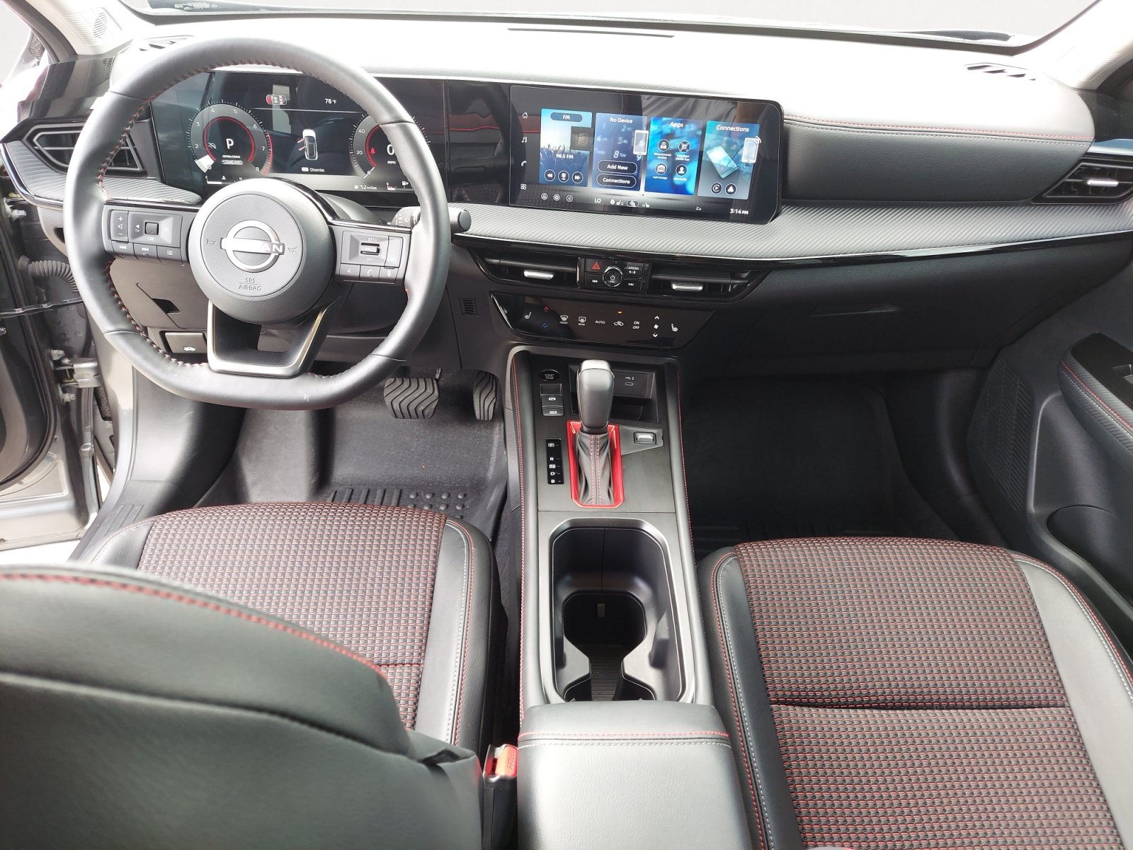 Used 2026 Nissan Kicks SR w/ SR Premium Package FWD image 3