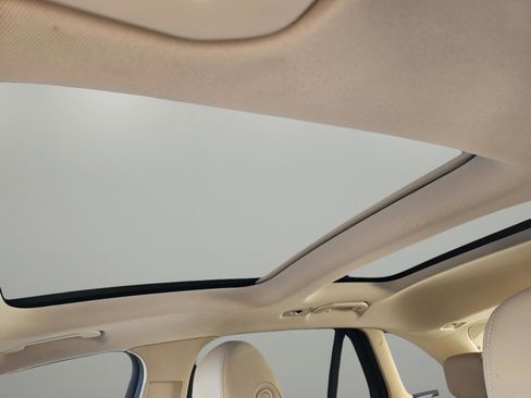 Used 2021 Mercedes-Benz GLC 300 w/ Premium Package image 11